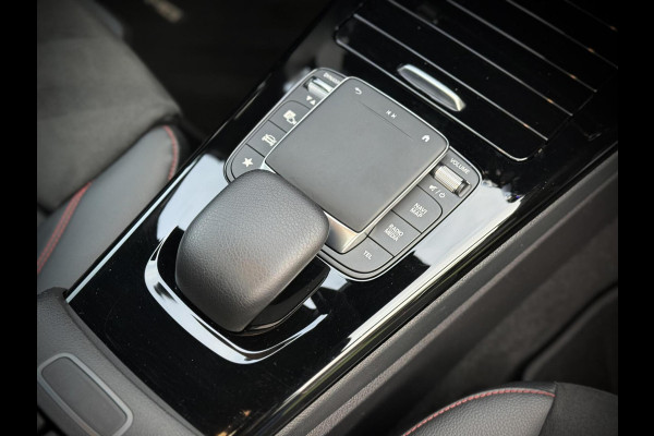 Mercedes-Benz A-Klasse 250 e AMG A250e Panoramadak|Burmester®|Sfeerverlichting|Camera|DAB+|Night pakket|