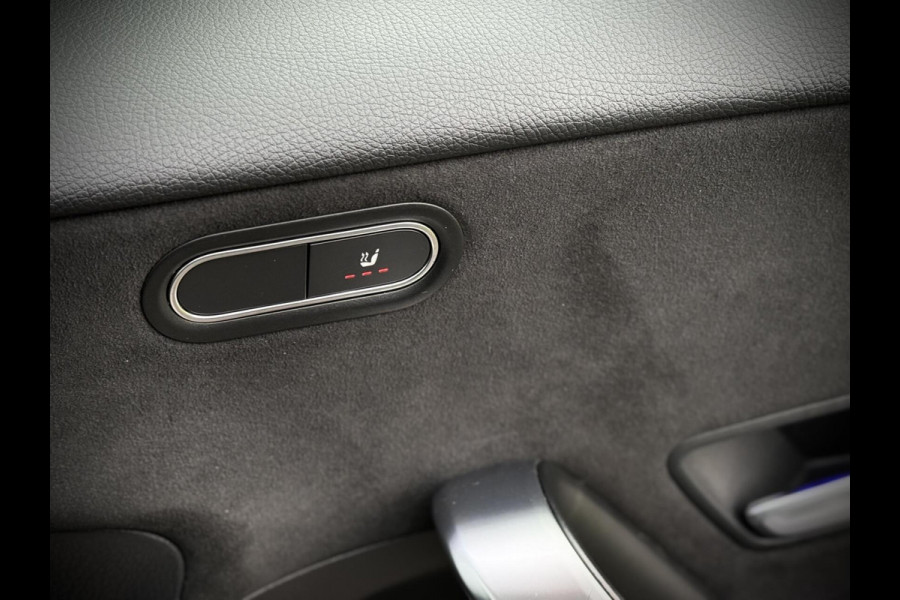 Mercedes-Benz A-Klasse 250 e AMG A250e Panoramadak|Burmester®|Sfeerverlichting|Camera|DAB+|Night pakket|