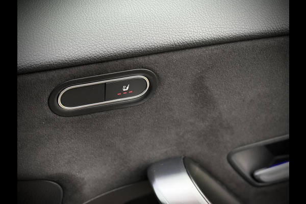 Mercedes-Benz A-Klasse 250 e AMG A250e Panoramadak|Burmester®|Sfeerverlichting|Camera|DAB+|Night pakket|