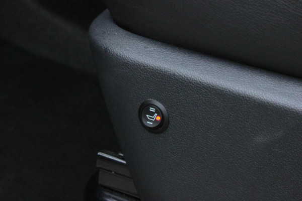 Volkswagen Transporter 2.0 TDI L2H1 150PK JB-EDITION DSG / PDC / VERLAGINGSVEREN / LEDEREN BEKLEDING / FULL / APPLE CARPLAY / NAVI