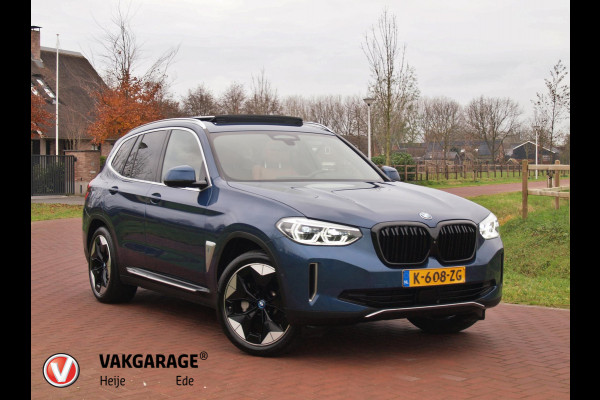 BMW iX3 High Executive 80 kWh | Panoramadak | 360 Camera | Trekhaak | Sfeerverlichting | Head-Up Display | Harman Kardon |