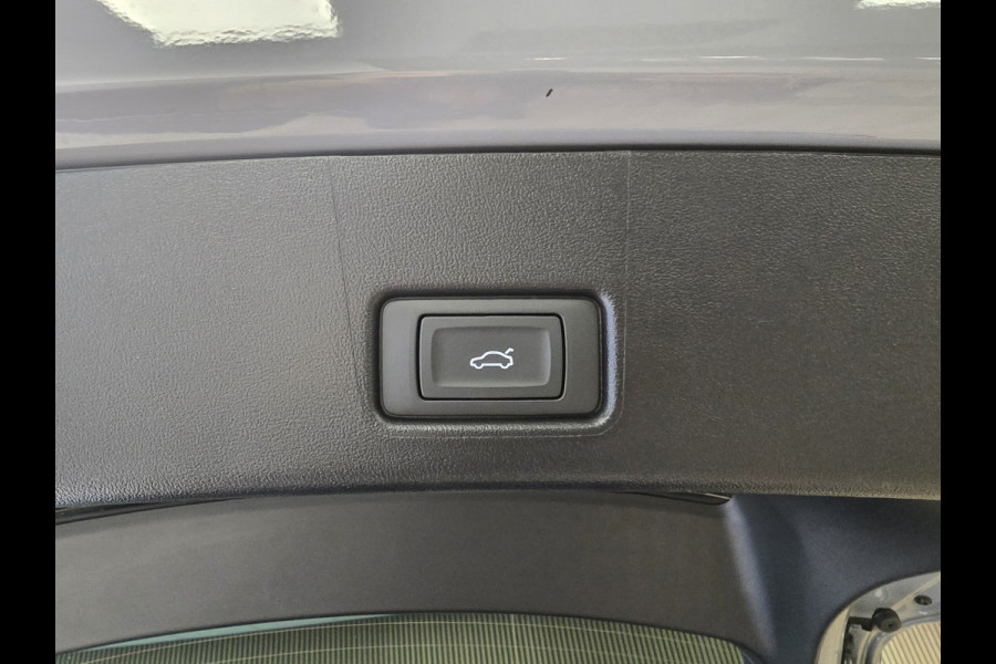 Audi Q4 Sportback e-tron 45 S Edition 82 kWh TREKHAAK CAMERA PARKEERSENSOREN VOOR EN ACHTER NAVI ADAPTIEVE CRUISE CONTROL