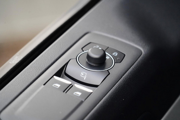 Ford Transit Custom 320 2.0 TDCI L2H1 Limited / 1e Eigenaar / 7dkm NAP / Navi / Trekhaak / Stoelverw. / EX. BTW