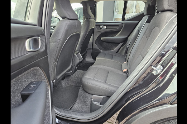 Volvo XC40 1.5 T3 Momentum | LED | Stoelverwarming | Navi | Parkeerhulp voor & achter | Verkeersbord herkenning | Lane Assist |