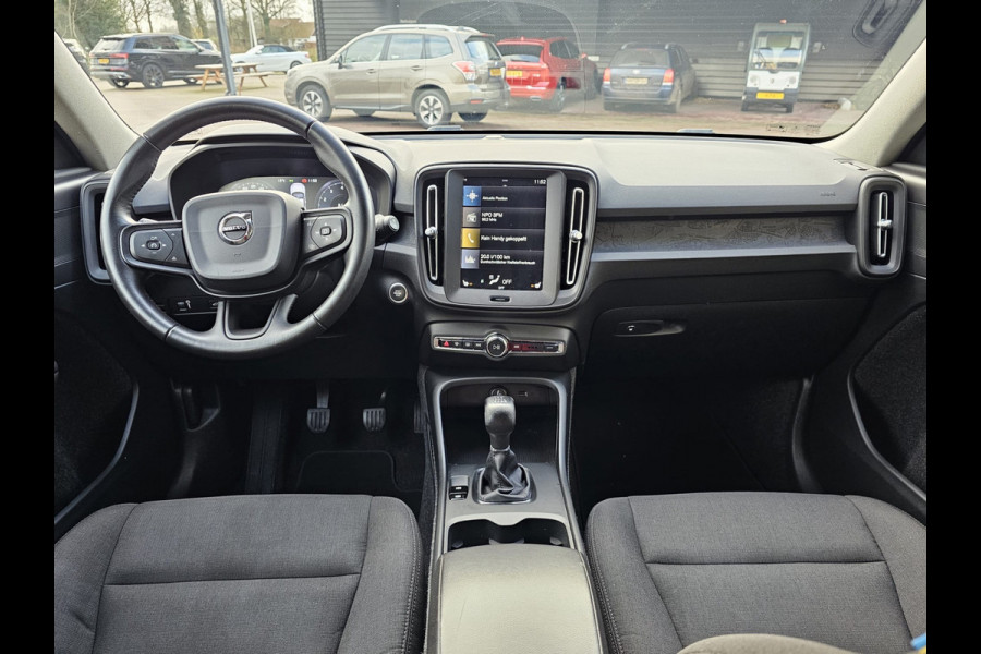 Volvo XC40 1.5 T3 Momentum | LED | Stoelverwarming | Navi | Parkeerhulp voor & achter | Verkeersbord herkenning | Lane Assist |