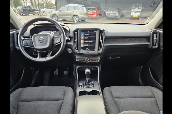 Volvo XC40 1.5 T3 Momentum | LED | Stoelverwarming | Navi | Parkeerhulp voor & achter | Verkeersbord herkenning | Lane Assist |