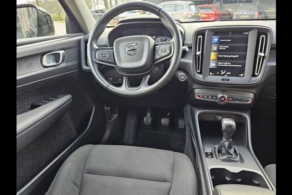 Volvo XC40 1.5 T3 Momentum | LED | Stoelverwarming | Navi | Parkeerhulp voor & achter | Verkeersbord herkenning | Lane Assist |