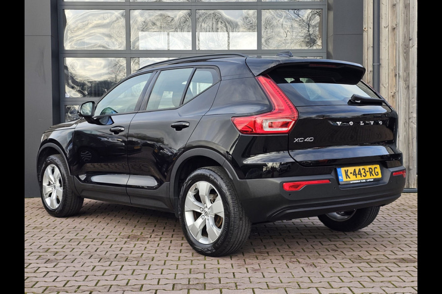Volvo XC40 1.5 T3 Momentum | LED | Stoelverwarming | Navi | Parkeerhulp voor & achter | Verkeersbord herkenning | Lane Assist |