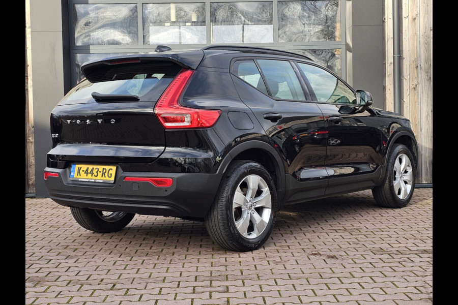Volvo XC40 1.5 T3 Momentum | LED | Stoelverwarming | Navi | Parkeerhulp voor & achter | Verkeersbord herkenning | Lane Assist |