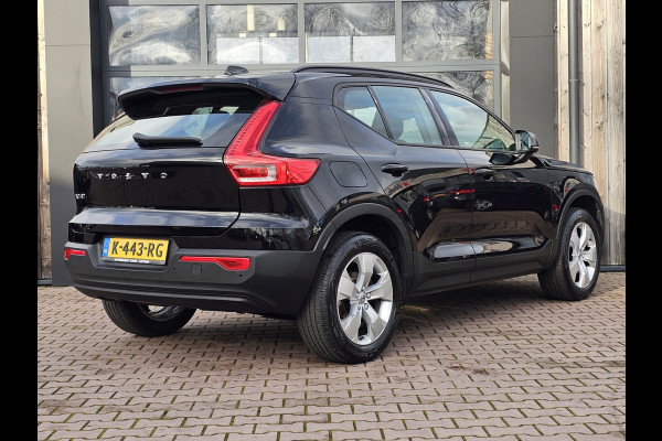 Volvo XC40 1.5 T3 Momentum | LED | Stoelverwarming | Navi | Parkeerhulp voor & achter | Verkeersbord herkenning | Lane Assist |