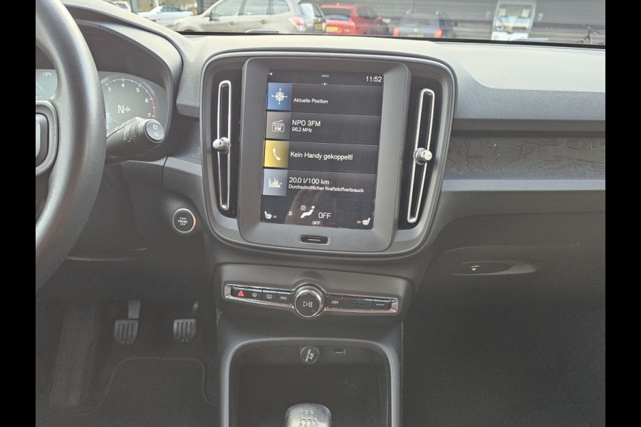 Volvo XC40 1.5 T3 Momentum | LED | Stoelverwarming | Navi | Parkeerhulp voor & achter | Verkeersbord herkenning | Lane Assist |