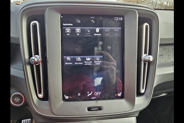 Volvo XC40 1.5 T3 Momentum | LED | Stoelverwarming | Navi | Parkeerhulp voor & achter | Verkeersbord herkenning | Lane Assist |