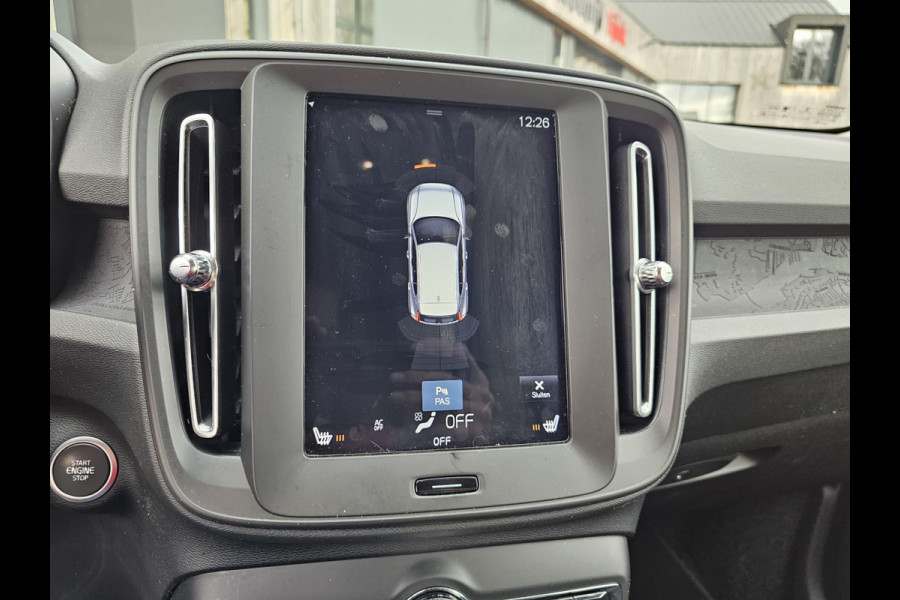Volvo XC40 1.5 T3 Momentum | LED | Stoelverwarming | Navi | Parkeerhulp voor & achter | Verkeersbord herkenning | Lane Assist |