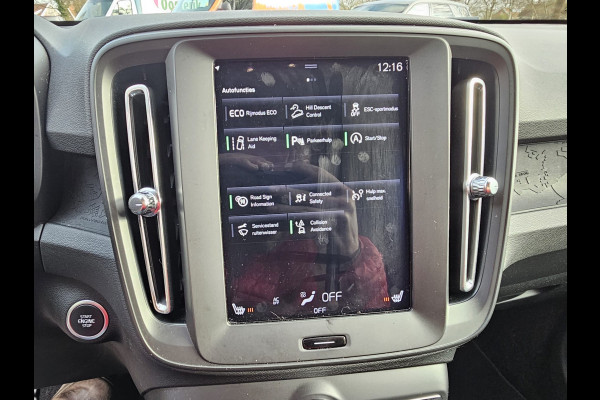 Volvo XC40 1.5 T3 Momentum | LED | Stoelverwarming | Navi | Parkeerhulp voor & achter | Verkeersbord herkenning | Lane Assist |