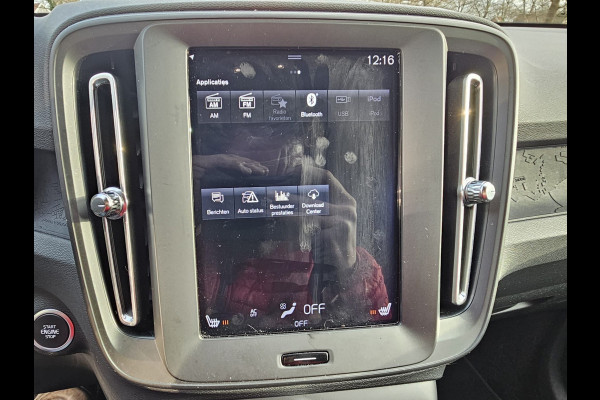 Volvo XC40 1.5 T3 Momentum | LED | Stoelverwarming | Navi | Parkeerhulp voor & achter | Verkeersbord herkenning | Lane Assist |