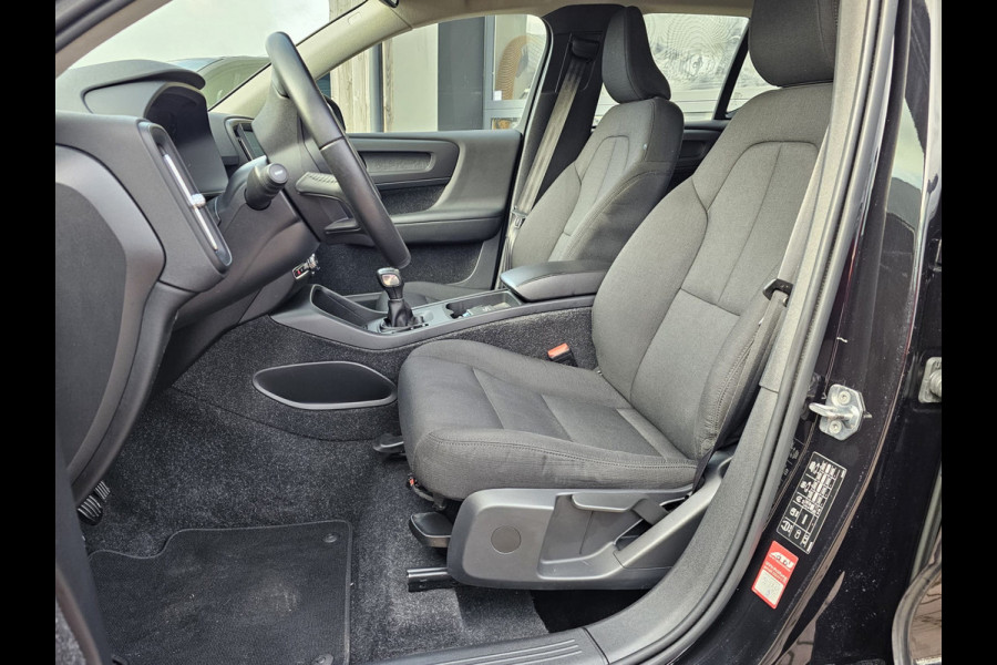 Volvo XC40 1.5 T3 Momentum | LED | Stoelverwarming | Navi | Parkeerhulp voor & achter | Verkeersbord herkenning | Lane Assist |