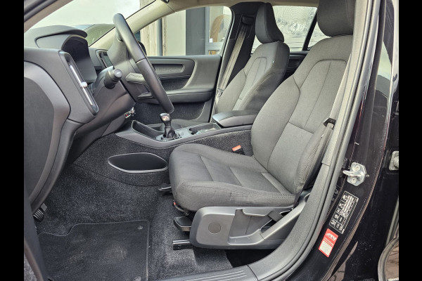 Volvo XC40 1.5 T3 Momentum | LED | Stoelverwarming | Navi | Parkeerhulp voor & achter | Verkeersbord herkenning | Lane Assist |