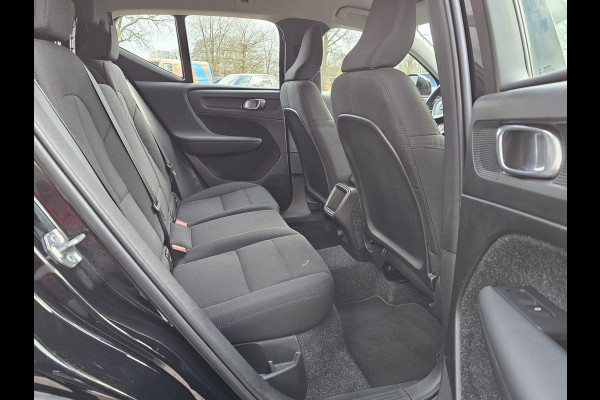Volvo XC40 1.5 T3 Momentum | LED | Stoelverwarming | Navi | Parkeerhulp voor & achter | Verkeersbord herkenning | Lane Assist |
