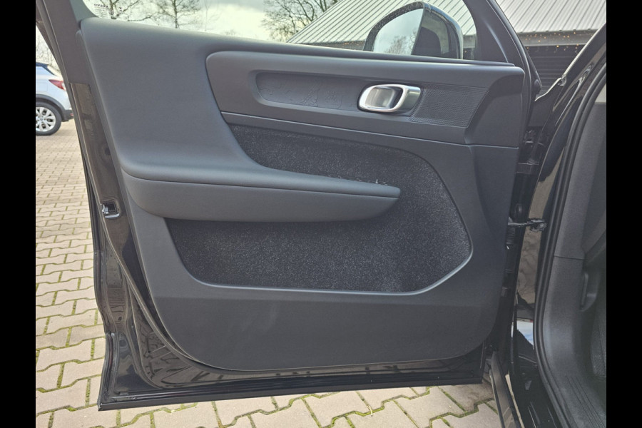 Volvo XC40 1.5 T3 Momentum | LED | Stoelverwarming | Navi | Parkeerhulp voor & achter | Verkeersbord herkenning | Lane Assist |
