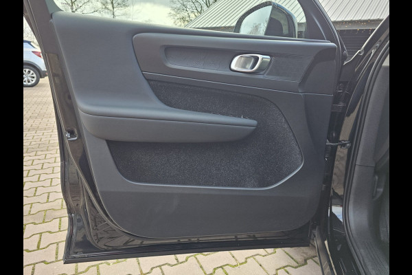 Volvo XC40 1.5 T3 Momentum | LED | Stoelverwarming | Navi | Parkeerhulp voor & achter | Verkeersbord herkenning | Lane Assist |