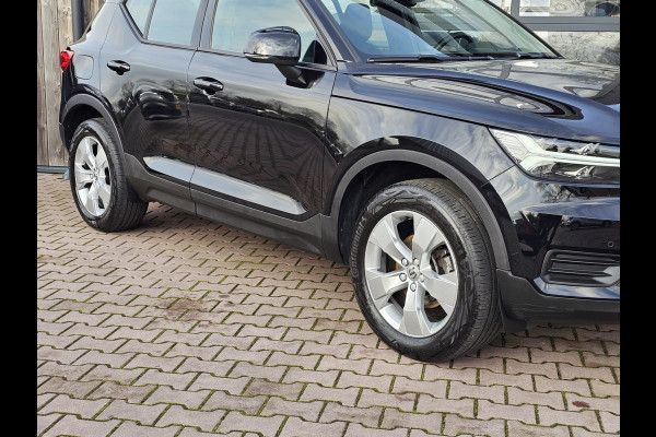 Volvo XC40 1.5 T3 Momentum | LED | Stoelverwarming | Navi | Parkeerhulp voor & achter | Verkeersbord herkenning | Lane Assist |