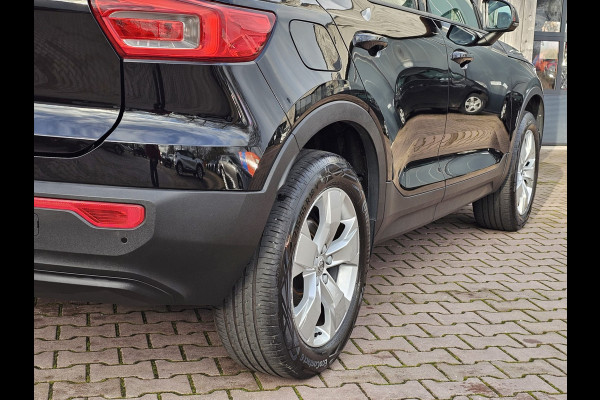 Volvo XC40 1.5 T3 Momentum | LED | Stoelverwarming | Navi | Parkeerhulp voor & achter | Verkeersbord herkenning | Lane Assist |