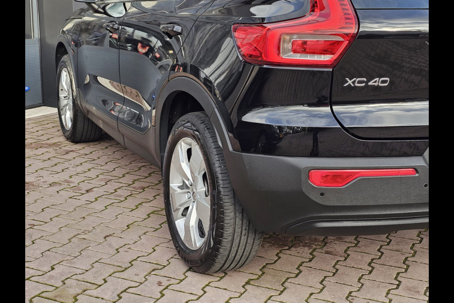Volvo XC40 1.5 T3 Momentum | LED | Stoelverwarming | Navi | Parkeerhulp voor & achter | Verkeersbord herkenning | Lane Assist |