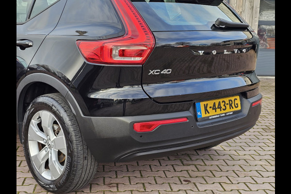 Volvo XC40 1.5 T3 Momentum | LED | Stoelverwarming | Navi | Parkeerhulp voor & achter | Verkeersbord herkenning | Lane Assist |
