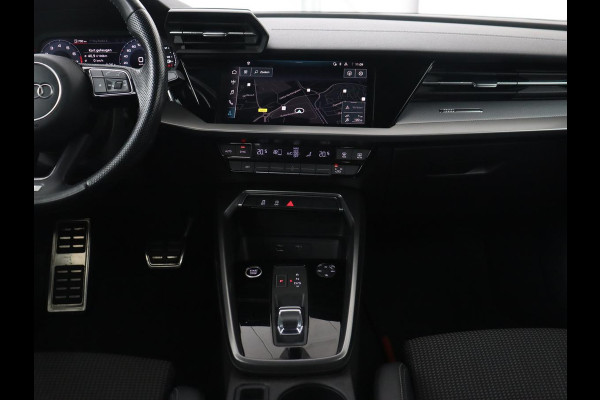 Audi A3 35 TFSI S edition | Carplay | Sportstoelen | Full LED | Navigatie | Half leder | Virtual Cockpit | Climate control | Parkeerhulp | Cruise control | Bluetooth | DAB | Sportstuur