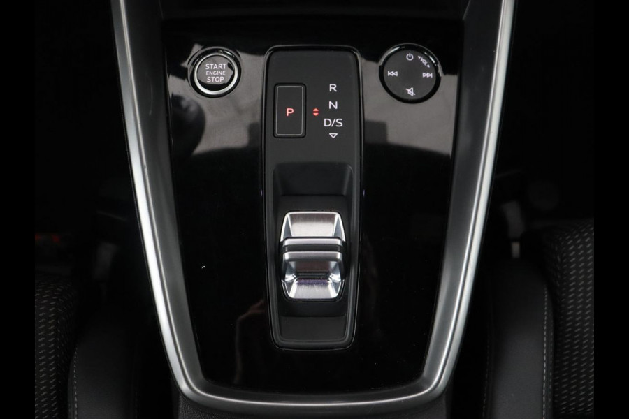 Audi A3 35 TFSI S edition | Carplay | Sportstoelen | Full LED | Navigatie | Half leder | Virtual Cockpit | Climate control | Parkeerhulp | Cruise control | Bluetooth | DAB | Sportstuur