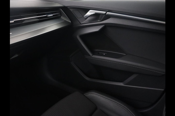 Audi A3 35 TFSI S edition | Carplay | Sportstoelen | Full LED | Navigatie | Half leder | Virtual Cockpit | Climate control | Parkeerhulp | Cruise control | Bluetooth | DAB | Sportstuur