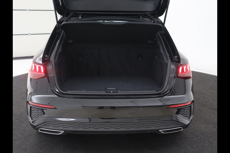Audi A3 35 TFSI S edition | Carplay | Sportstoelen | Full LED | Navigatie | Half leder | Virtual Cockpit | Climate control | Parkeerhulp | Cruise control | Bluetooth | DAB | Sportstuur