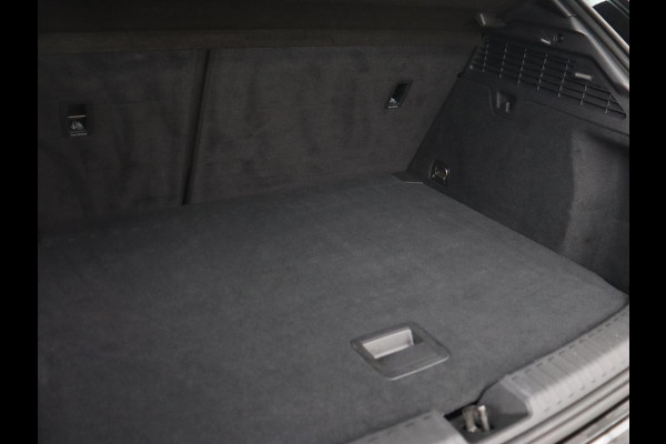 Audi A3 35 TFSI S edition | Carplay | Sportstoelen | Full LED | Navigatie | Half leder | Virtual Cockpit | Climate control | Parkeerhulp | Cruise control | Bluetooth | DAB | Sportstuur