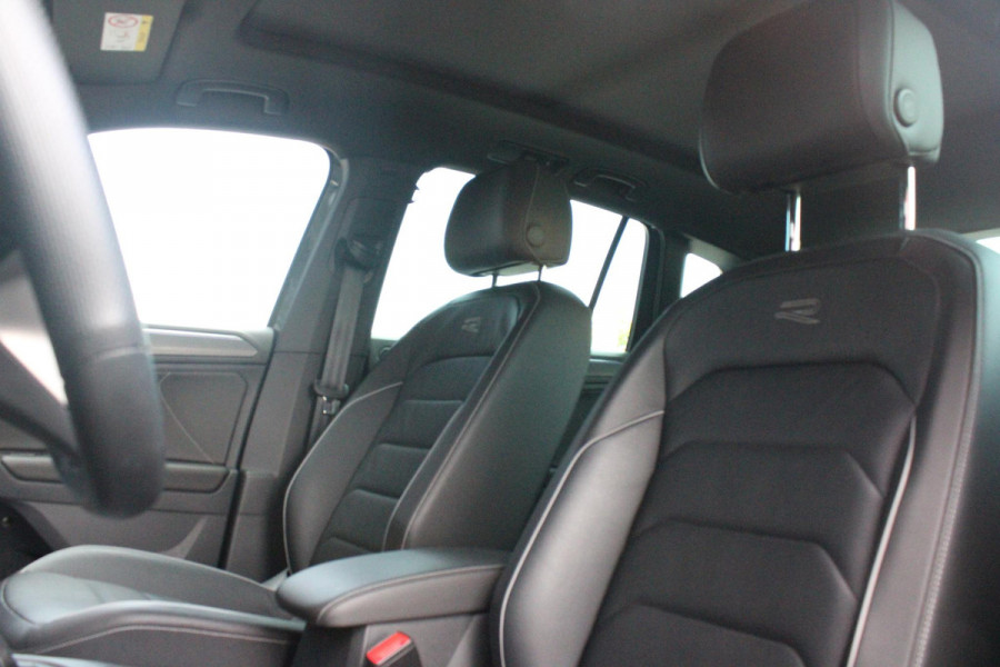 Volkswagen Tiguan 1.4 TSI 245PK eHybrid R-LINE BUSINESS + | BEKLEDING LEDER VIENNA | PANORAMISCH SCHUIF/KANTEL DAK | ELEKTRISCH WEGKLAPENBARE TREKHAAK | R-LINE INTERIEUR/EXTERIEUR | VERWARMBARE VOORSTOELEN/STUUR | ELEKTRISCH BEDIENBARE VOORSTOELEN MET GEHEUGEN FUNCTIE | AKOESTISCH GLAS GETINT | KEYLESS ACCESS/START | ELEKTRISCH BEDIENABRE ACHTERKLEP | DAKSPOILER R-LINE | SFEER VERLICHTING | RIJASSISTENT PAKKET O.A. LANE ASSIST EN ADAPTIVE CRUISE CONTROL EN DODEHOEK DETECTIE | NAVIGATIE | APPLE CARPLAY/ANDROID AUTO | DAB+ RADIO | LED MATRIX KOPLAMPEN (IQ LIGHT) | DRAADLOZE TELEFOONLADER