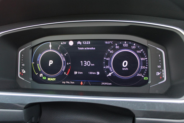 Volkswagen Tiguan 1.4 TSI 245PK eHybrid R-LINE BUSINESS + | BEKLEDING LEDER VIENNA | PANORAMISCH SCHUIF/KANTEL DAK | ELEKTRISCH WEGKLAPENBARE TREKHAAK | R-LINE INTERIEUR/EXTERIEUR | VERWARMBARE VOORSTOELEN/STUUR | ELEKTRISCH BEDIENBARE VOORSTOELEN MET GEHEUGEN FUNCTIE | AKOESTISCH GLAS GETINT | KEYLESS ACCESS/START | ELEKTRISCH BEDIENABRE ACHTERKLEP | DAKSPOILER R-LINE | SFEER VERLICHTING | RIJASSISTENT PAKKET O.A. LANE ASSIST EN ADAPTIVE CRUISE CONTROL EN DODEHOEK DETECTIE | NAVIGATIE | APPLE CARPLAY/ANDROID AUTO | DAB+ RADIO | LED MATRIX KOPLAMPEN (IQ LIGHT) | DRAADLOZE TELEFOONLADER