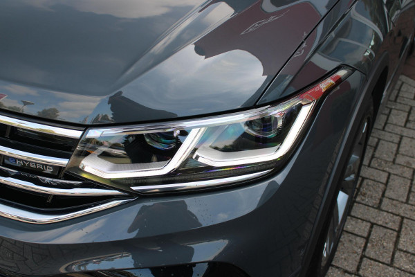 Volkswagen Tiguan 1.4 TSI 245PK eHybrid R-LINE BUSINESS + | BEKLEDING LEDER VIENNA | PANORAMISCH SCHUIF/KANTEL DAK | ELEKTRISCH WEGKLAPENBARE TREKHAAK | R-LINE INTERIEUR/EXTERIEUR | VERWARMBARE VOORSTOELEN/STUUR | ELEKTRISCH BEDIENBARE VOORSTOELEN MET GEHEUGEN FUNCTIE | AKOESTISCH GLAS GETINT | KEYLESS ACCESS/START | ELEKTRISCH BEDIENABRE ACHTERKLEP | DAKSPOILER R-LINE | SFEER VERLICHTING | RIJASSISTENT PAKKET O.A. LANE ASSIST EN ADAPTIVE CRUISE CONTROL EN DODEHOEK DETECTIE | NAVIGATIE | APPLE CARPLAY/ANDROID AUTO | DAB+ RADIO | LED MATRIX KOPLAMPEN (IQ LIGHT) | DRAADLOZE TELEFOONLADER