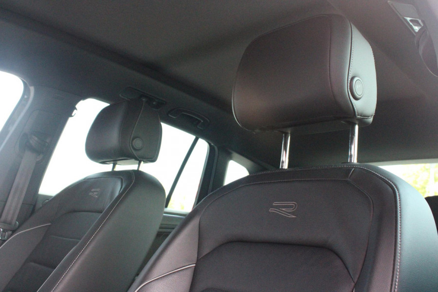 Volkswagen Tiguan 1.4 TSI 245PK eHybrid R-LINE BUSINESS + | BEKLEDING LEDER VIENNA | PANORAMISCH SCHUIF/KANTEL DAK | ELEKTRISCH WEGKLAPENBARE TREKHAAK | R-LINE INTERIEUR/EXTERIEUR | VERWARMBARE VOORSTOELEN/STUUR | ELEKTRISCH BEDIENBARE VOORSTOELEN MET GEHEUGEN FUNCTIE | AKOESTISCH GLAS GETINT | KEYLESS ACCESS/START | ELEKTRISCH BEDIENABRE ACHTERKLEP | DAKSPOILER R-LINE | SFEER VERLICHTING | RIJASSISTENT PAKKET O.A. LANE ASSIST EN ADAPTIVE CRUISE CONTROL EN DODEHOEK DETECTIE | NAVIGATIE | APPLE CARPLAY/ANDROID AUTO | DAB+ RADIO | LED MATRIX KOPLAMPEN (IQ LIGHT) | DRAADLOZE TELEFOONLADER