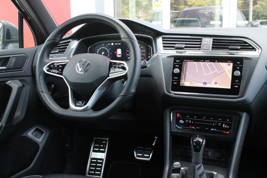 Volkswagen Tiguan 1.4 TSI 245PK eHybrid R-LINE BUSINESS + | BEKLEDING LEDER VIENNA | PANORAMISCH SCHUIF/KANTEL DAK | ELEKTRISCH WEGKLAPENBARE TREKHAAK | R-LINE INTERIEUR/EXTERIEUR | VERWARMBARE VOORSTOELEN/STUUR | ELEKTRISCH BEDIENBARE VOORSTOELEN MET GEHEUGEN FUNCTIE | AKOESTISCH GLAS GETINT | KEYLESS ACCESS/START | ELEKTRISCH BEDIENABRE ACHTERKLEP | DAKSPOILER R-LINE | SFEER VERLICHTING | RIJASSISTENT PAKKET O.A. LANE ASSIST EN ADAPTIVE CRUISE CONTROL EN DODEHOEK DETECTIE | NAVIGATIE | APPLE CARPLAY/ANDROID AUTO | DAB+ RADIO | LED MATRIX KOPLAMPEN (IQ LIGHT) | DRAADLOZE TELEFOONLADER