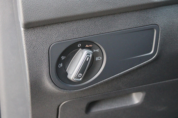 Volkswagen Tiguan 1.4 TSI 245PK eHybrid R-LINE BUSINESS + | BEKLEDING LEDER VIENNA | PANORAMISCH SCHUIF/KANTEL DAK | ELEKTRISCH WEGKLAPENBARE TREKHAAK | R-LINE INTERIEUR/EXTERIEUR | VERWARMBARE VOORSTOELEN/STUUR | ELEKTRISCH BEDIENBARE VOORSTOELEN MET GEHEUGEN FUNCTIE | AKOESTISCH GLAS GETINT | KEYLESS ACCESS/START | ELEKTRISCH BEDIENABRE ACHTERKLEP | DAKSPOILER R-LINE | SFEER VERLICHTING | RIJASSISTENT PAKKET O.A. LANE ASSIST EN ADAPTIVE CRUISE CONTROL EN DODEHOEK DETECTIE | NAVIGATIE | APPLE CARPLAY/ANDROID AUTO | DAB+ RADIO | LED MATRIX KOPLAMPEN (IQ LIGHT) | DRAADLOZE TELEFOONLADER