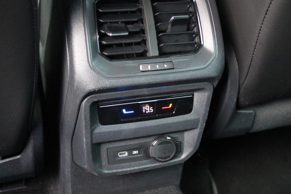 Volkswagen Tiguan 1.4 TSI 245PK eHybrid R-LINE BUSINESS + | BEKLEDING LEDER VIENNA | PANORAMISCH SCHUIF/KANTEL DAK | ELEKTRISCH WEGKLAPENBARE TREKHAAK | R-LINE INTERIEUR/EXTERIEUR | VERWARMBARE VOORSTOELEN/STUUR | ELEKTRISCH BEDIENBARE VOORSTOELEN MET GEHEUGEN FUNCTIE | AKOESTISCH GLAS GETINT | KEYLESS ACCESS/START | ELEKTRISCH BEDIENABRE ACHTERKLEP | DAKSPOILER R-LINE | SFEER VERLICHTING | RIJASSISTENT PAKKET O.A. LANE ASSIST EN ADAPTIVE CRUISE CONTROL EN DODEHOEK DETECTIE | NAVIGATIE | APPLE CARPLAY/ANDROID AUTO | DAB+ RADIO | LED MATRIX KOPLAMPEN (IQ LIGHT) | DRAADLOZE TELEFOONLADER