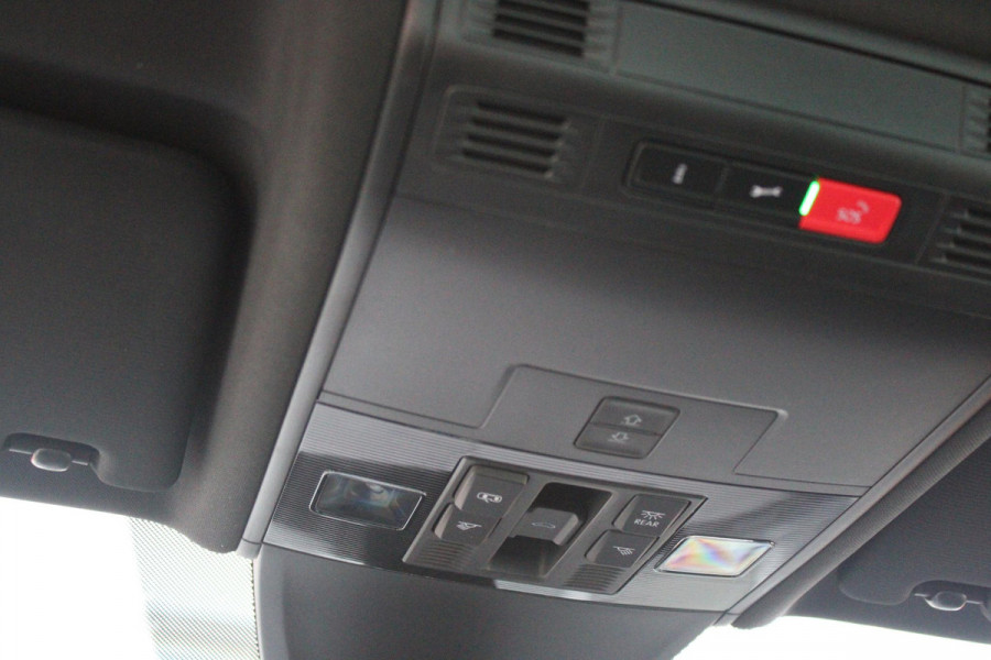 Volkswagen Tiguan 1.4 TSI 245PK eHybrid R-LINE BUSINESS + | BEKLEDING LEDER VIENNA | PANORAMISCH SCHUIF/KANTEL DAK | ELEKTRISCH WEGKLAPENBARE TREKHAAK | R-LINE INTERIEUR/EXTERIEUR | VERWARMBARE VOORSTOELEN/STUUR | ELEKTRISCH BEDIENBARE VOORSTOELEN MET GEHEUGEN FUNCTIE | AKOESTISCH GLAS GETINT | KEYLESS ACCESS/START | ELEKTRISCH BEDIENABRE ACHTERKLEP | DAKSPOILER R-LINE | SFEER VERLICHTING | RIJASSISTENT PAKKET O.A. LANE ASSIST EN ADAPTIVE CRUISE CONTROL EN DODEHOEK DETECTIE | NAVIGATIE | APPLE CARPLAY/ANDROID AUTO | DAB+ RADIO | LED MATRIX KOPLAMPEN (IQ LIGHT) | DRAADLOZE TELEFOONLADER