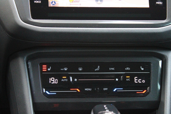 Volkswagen Tiguan 1.4 TSI 245PK eHybrid R-LINE BUSINESS + | BEKLEDING LEDER VIENNA | PANORAMISCH SCHUIF/KANTEL DAK | ELEKTRISCH WEGKLAPENBARE TREKHAAK | R-LINE INTERIEUR/EXTERIEUR | VERWARMBARE VOORSTOELEN/STUUR | ELEKTRISCH BEDIENBARE VOORSTOELEN MET GEHEUGEN FUNCTIE | AKOESTISCH GLAS GETINT | KEYLESS ACCESS/START | ELEKTRISCH BEDIENABRE ACHTERKLEP | DAKSPOILER R-LINE | SFEER VERLICHTING | RIJASSISTENT PAKKET O.A. LANE ASSIST EN ADAPTIVE CRUISE CONTROL EN DODEHOEK DETECTIE | NAVIGATIE | APPLE CARPLAY/ANDROID AUTO | DAB+ RADIO | LED MATRIX KOPLAMPEN (IQ LIGHT) | DRAADLOZE TELEFOONLADER