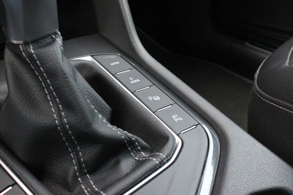 Volkswagen Tiguan 1.4 TSI 245PK eHybrid R-LINE BUSINESS + | BEKLEDING LEDER VIENNA | PANORAMISCH SCHUIF/KANTEL DAK | ELEKTRISCH WEGKLAPENBARE TREKHAAK | R-LINE INTERIEUR/EXTERIEUR | VERWARMBARE VOORSTOELEN/STUUR | ELEKTRISCH BEDIENBARE VOORSTOELEN MET GEHEUGEN FUNCTIE | AKOESTISCH GLAS GETINT | KEYLESS ACCESS/START | ELEKTRISCH BEDIENABRE ACHTERKLEP | DAKSPOILER R-LINE | SFEER VERLICHTING | RIJASSISTENT PAKKET O.A. LANE ASSIST EN ADAPTIVE CRUISE CONTROL EN DODEHOEK DETECTIE | NAVIGATIE | APPLE CARPLAY/ANDROID AUTO | DAB+ RADIO | LED MATRIX KOPLAMPEN (IQ LIGHT) | DRAADLOZE TELEFOONLADER