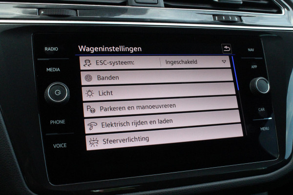 Volkswagen Tiguan 1.4 TSI 245PK eHybrid R-LINE BUSINESS + | BEKLEDING LEDER VIENNA | PANORAMISCH SCHUIF/KANTEL DAK | ELEKTRISCH WEGKLAPENBARE TREKHAAK | R-LINE INTERIEUR/EXTERIEUR | VERWARMBARE VOORSTOELEN/STUUR | ELEKTRISCH BEDIENBARE VOORSTOELEN MET GEHEUGEN FUNCTIE | AKOESTISCH GLAS GETINT | KEYLESS ACCESS/START | ELEKTRISCH BEDIENABRE ACHTERKLEP | DAKSPOILER R-LINE | SFEER VERLICHTING | RIJASSISTENT PAKKET O.A. LANE ASSIST EN ADAPTIVE CRUISE CONTROL EN DODEHOEK DETECTIE | NAVIGATIE | APPLE CARPLAY/ANDROID AUTO | DAB+ RADIO | LED MATRIX KOPLAMPEN (IQ LIGHT) | DRAADLOZE TELEFOONLADER