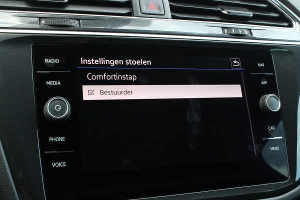 Volkswagen Tiguan 1.4 TSI 245PK eHybrid R-LINE BUSINESS + | BEKLEDING LEDER VIENNA | PANORAMISCH SCHUIF/KANTEL DAK | ELEKTRISCH WEGKLAPENBARE TREKHAAK | R-LINE INTERIEUR/EXTERIEUR | VERWARMBARE VOORSTOELEN/STUUR | ELEKTRISCH BEDIENBARE VOORSTOELEN MET GEHEUGEN FUNCTIE | AKOESTISCH GLAS GETINT | KEYLESS ACCESS/START | ELEKTRISCH BEDIENABRE ACHTERKLEP | DAKSPOILER R-LINE | SFEER VERLICHTING | RIJASSISTENT PAKKET O.A. LANE ASSIST EN ADAPTIVE CRUISE CONTROL EN DODEHOEK DETECTIE | NAVIGATIE | APPLE CARPLAY/ANDROID AUTO | DAB+ RADIO | LED MATRIX KOPLAMPEN (IQ LIGHT) | DRAADLOZE TELEFOONLADER