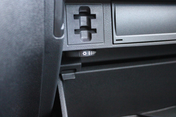 Volkswagen Tiguan 1.4 TSI 245PK eHybrid R-LINE BUSINESS + | BEKLEDING LEDER VIENNA | PANORAMISCH SCHUIF/KANTEL DAK | ELEKTRISCH WEGKLAPENBARE TREKHAAK | R-LINE INTERIEUR/EXTERIEUR | VERWARMBARE VOORSTOELEN/STUUR | ELEKTRISCH BEDIENBARE VOORSTOELEN MET GEHEUGEN FUNCTIE | AKOESTISCH GLAS GETINT | KEYLESS ACCESS/START | ELEKTRISCH BEDIENABRE ACHTERKLEP | DAKSPOILER R-LINE | SFEER VERLICHTING | RIJASSISTENT PAKKET O.A. LANE ASSIST EN ADAPTIVE CRUISE CONTROL EN DODEHOEK DETECTIE | NAVIGATIE | APPLE CARPLAY/ANDROID AUTO | DAB+ RADIO | LED MATRIX KOPLAMPEN (IQ LIGHT) | DRAADLOZE TELEFOONLADER