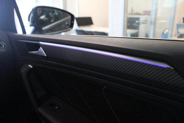 Volkswagen Tiguan 1.4 TSI 245PK eHybrid R-LINE BUSINESS + | BEKLEDING LEDER VIENNA | PANORAMISCH SCHUIF/KANTEL DAK | ELEKTRISCH WEGKLAPENBARE TREKHAAK | R-LINE INTERIEUR/EXTERIEUR | VERWARMBARE VOORSTOELEN/STUUR | ELEKTRISCH BEDIENBARE VOORSTOELEN MET GEHEUGEN FUNCTIE | AKOESTISCH GLAS GETINT | KEYLESS ACCESS/START | ELEKTRISCH BEDIENABRE ACHTERKLEP | DAKSPOILER R-LINE | SFEER VERLICHTING | RIJASSISTENT PAKKET O.A. LANE ASSIST EN ADAPTIVE CRUISE CONTROL EN DODEHOEK DETECTIE | NAVIGATIE | APPLE CARPLAY/ANDROID AUTO | DAB+ RADIO | LED MATRIX KOPLAMPEN (IQ LIGHT) | DRAADLOZE TELEFOONLADER