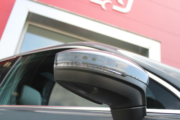 Volkswagen Tiguan 1.4 TSI 245PK eHybrid R-LINE BUSINESS + | BEKLEDING LEDER VIENNA | PANORAMISCH SCHUIF/KANTEL DAK | ELEKTRISCH WEGKLAPENBARE TREKHAAK | R-LINE INTERIEUR/EXTERIEUR | VERWARMBARE VOORSTOELEN/STUUR | ELEKTRISCH BEDIENBARE VOORSTOELEN MET GEHEUGEN FUNCTIE | AKOESTISCH GLAS GETINT | KEYLESS ACCESS/START | ELEKTRISCH BEDIENABRE ACHTERKLEP | DAKSPOILER R-LINE | SFEER VERLICHTING | RIJASSISTENT PAKKET O.A. LANE ASSIST EN ADAPTIVE CRUISE CONTROL EN DODEHOEK DETECTIE | NAVIGATIE | APPLE CARPLAY/ANDROID AUTO | DAB+ RADIO | LED MATRIX KOPLAMPEN (IQ LIGHT) | DRAADLOZE TELEFOONLADER