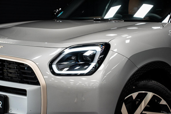 MINI Countryman 1.5 C Favoured M *Panorama / Head-up Display / Keyless Entry / Apple Carplay / LED-verlichting*