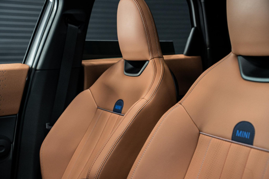 MINI Countryman 1.5 C Favoured M *Panorama / Head-up Display / Keyless Entry / Apple Carplay / LED-verlichting*